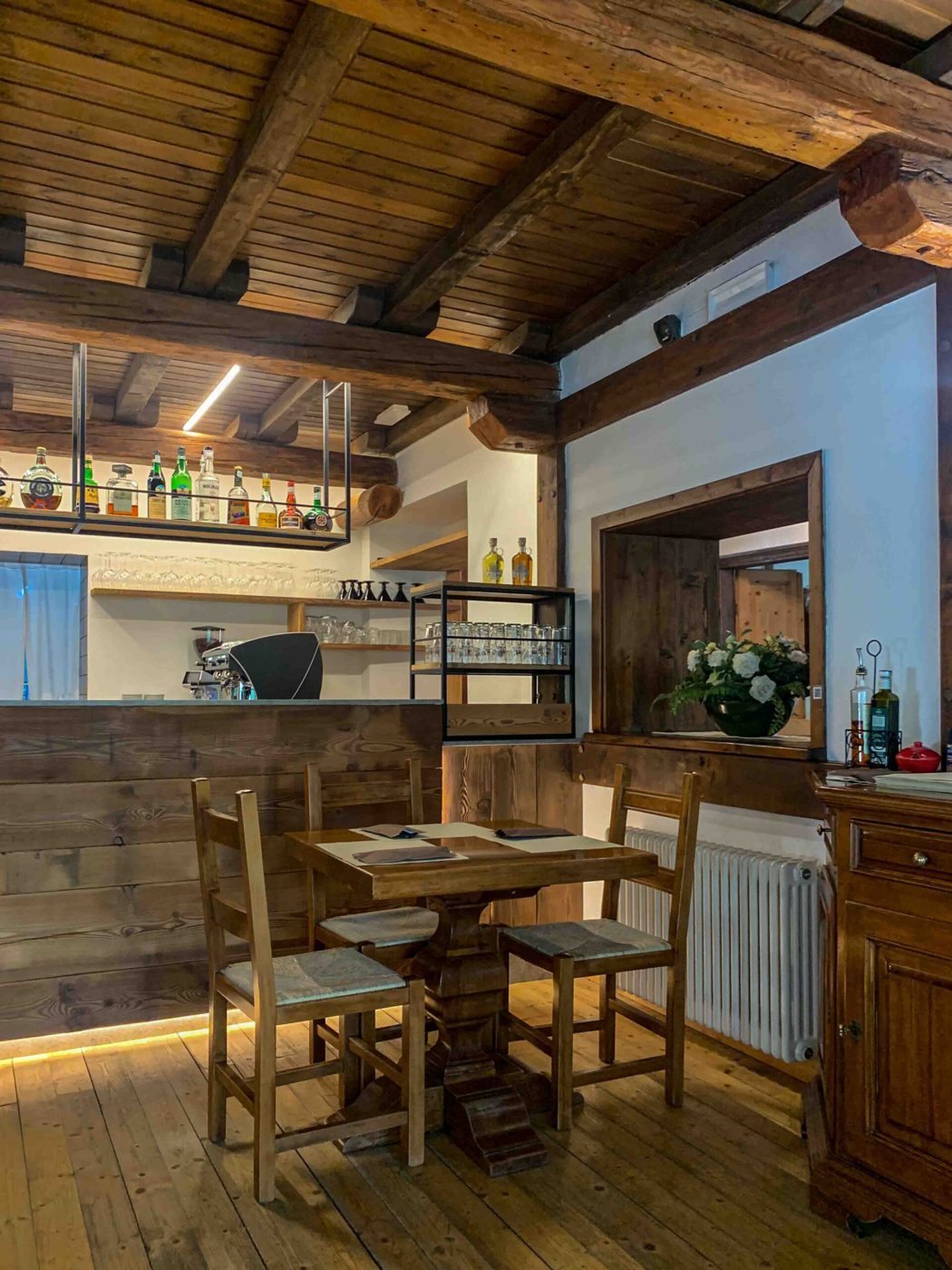 Interno della pizzeria El Filò